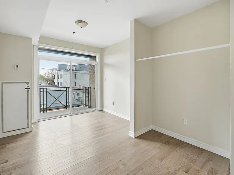 429 Kent St #413 — Photo 6