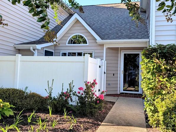 4666 Twin Hickory Lake Dr, Glen Allen, VA 23059