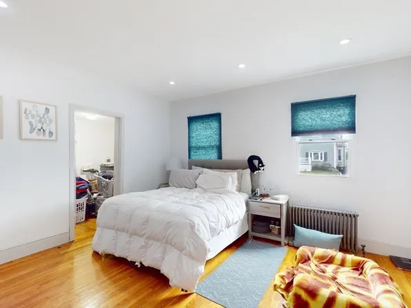 479 High St, Dedham, MA 02026