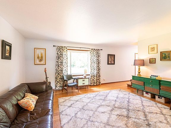 5th image of 4749 Whippoorwill Dr