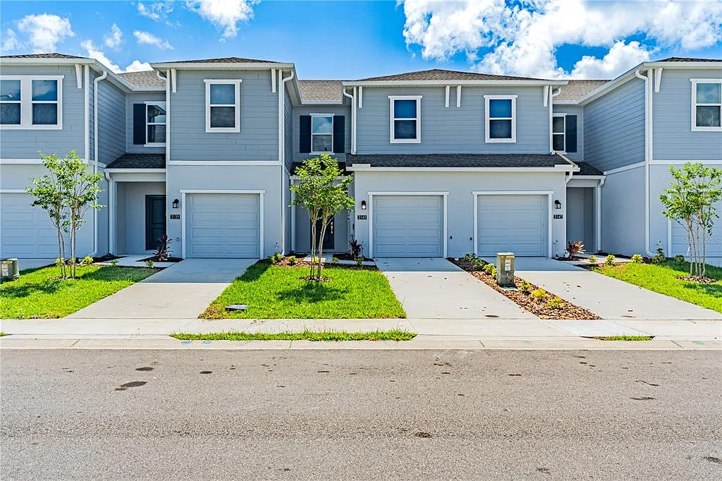 3 bed, 2.5 bath, 1628 sqft, $1,900 — Photo 1