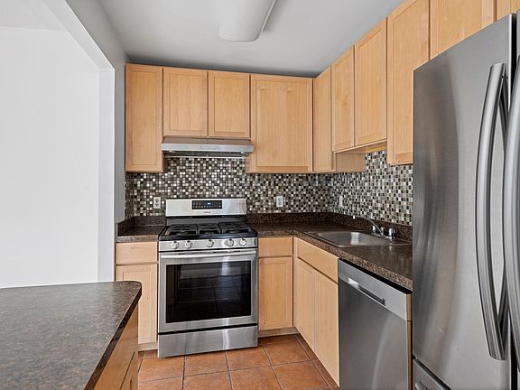 3rd image of 837 Washington Ave APT 2G
