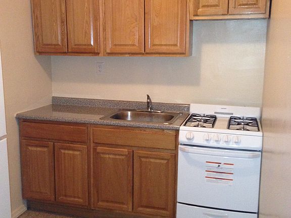 5th image of 3701 Riverdale Ave
