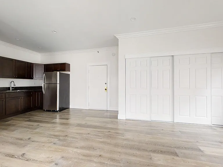 Loma Drive Apartments — Photo 11