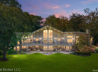 3333 W Shore Dr, Orchard Lake, MI