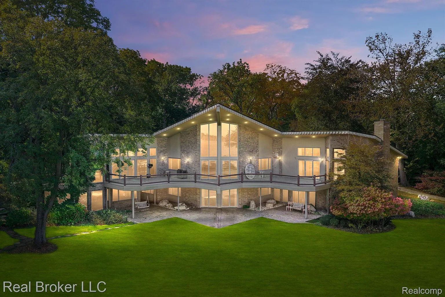3333 W Shore Dr photo 1