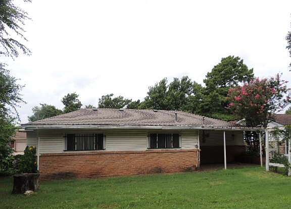 2nd image of 1116 N Carol Ln