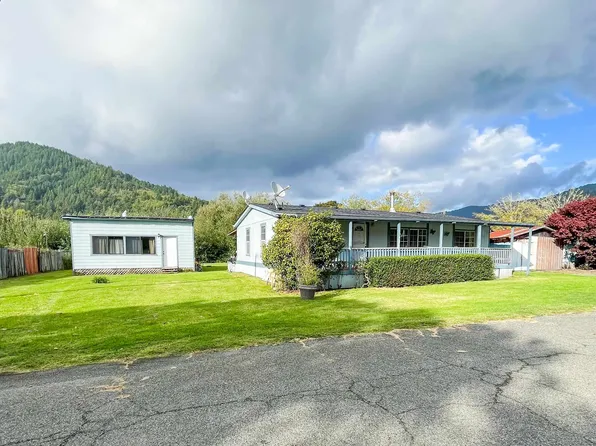 15 Ash Rd, Klamath, CA 95548