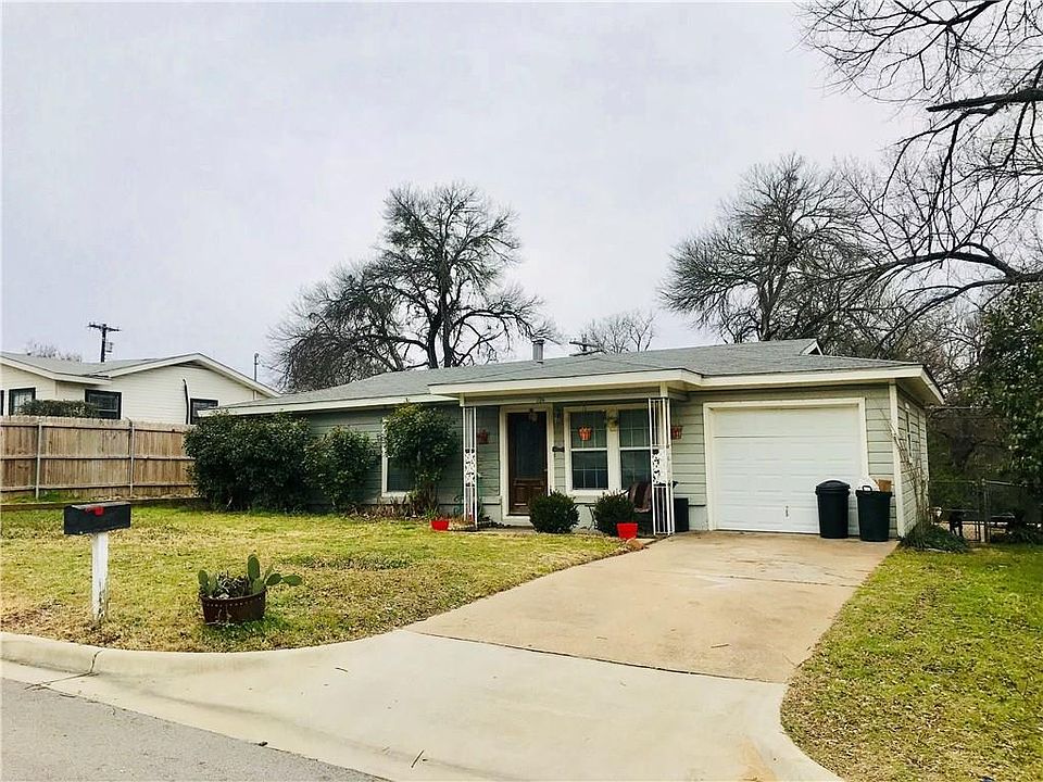1st image of 324 Live Oak Ln