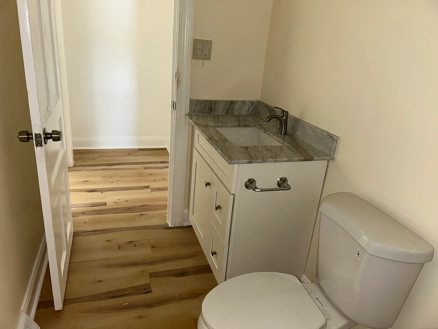 1 bed, 800 sqft, $1,000 — Photo 4