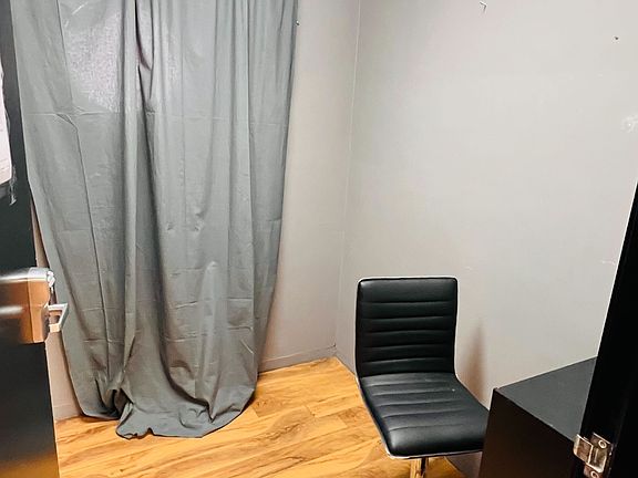 2nd image of 3200 N San Fernando Blvd #6