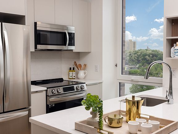 4th image of 405 W 206th St #312N