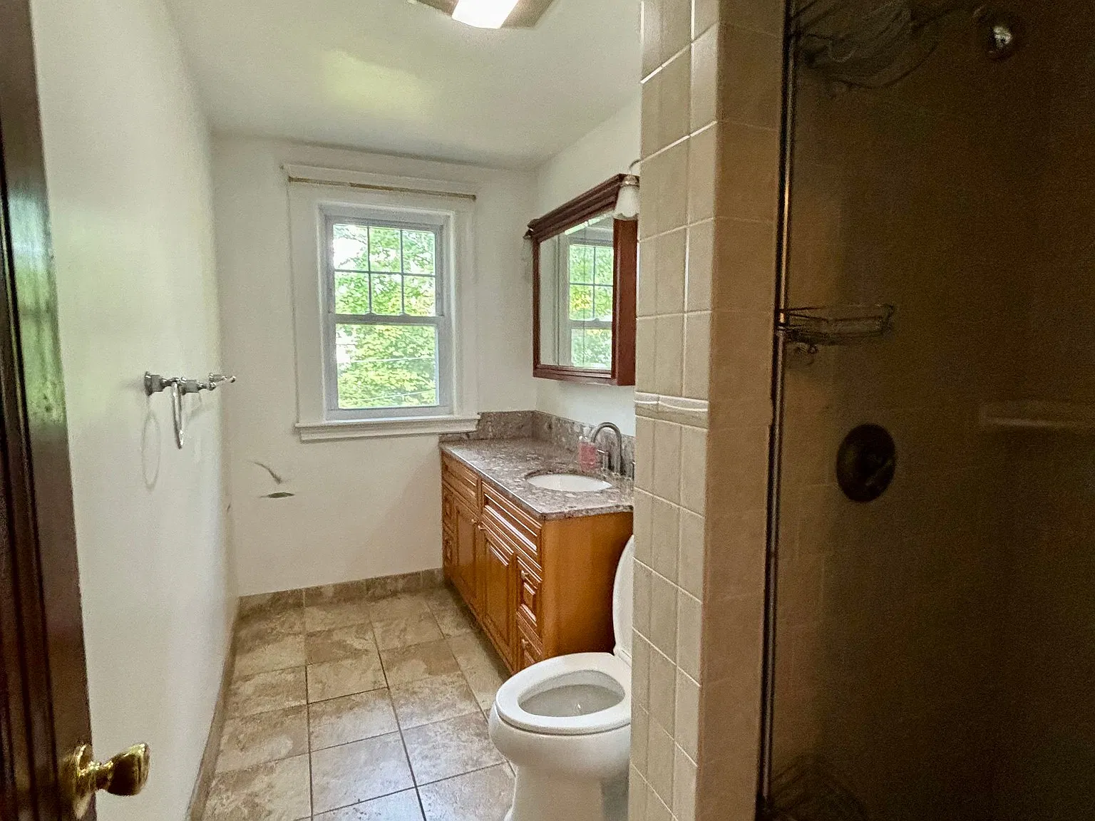 3 bed, 1.0 bath, 1400 sqft, $3,200 — Photo 4