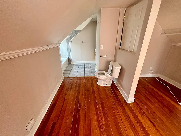 216 S Manhattan Ave — Photo 17