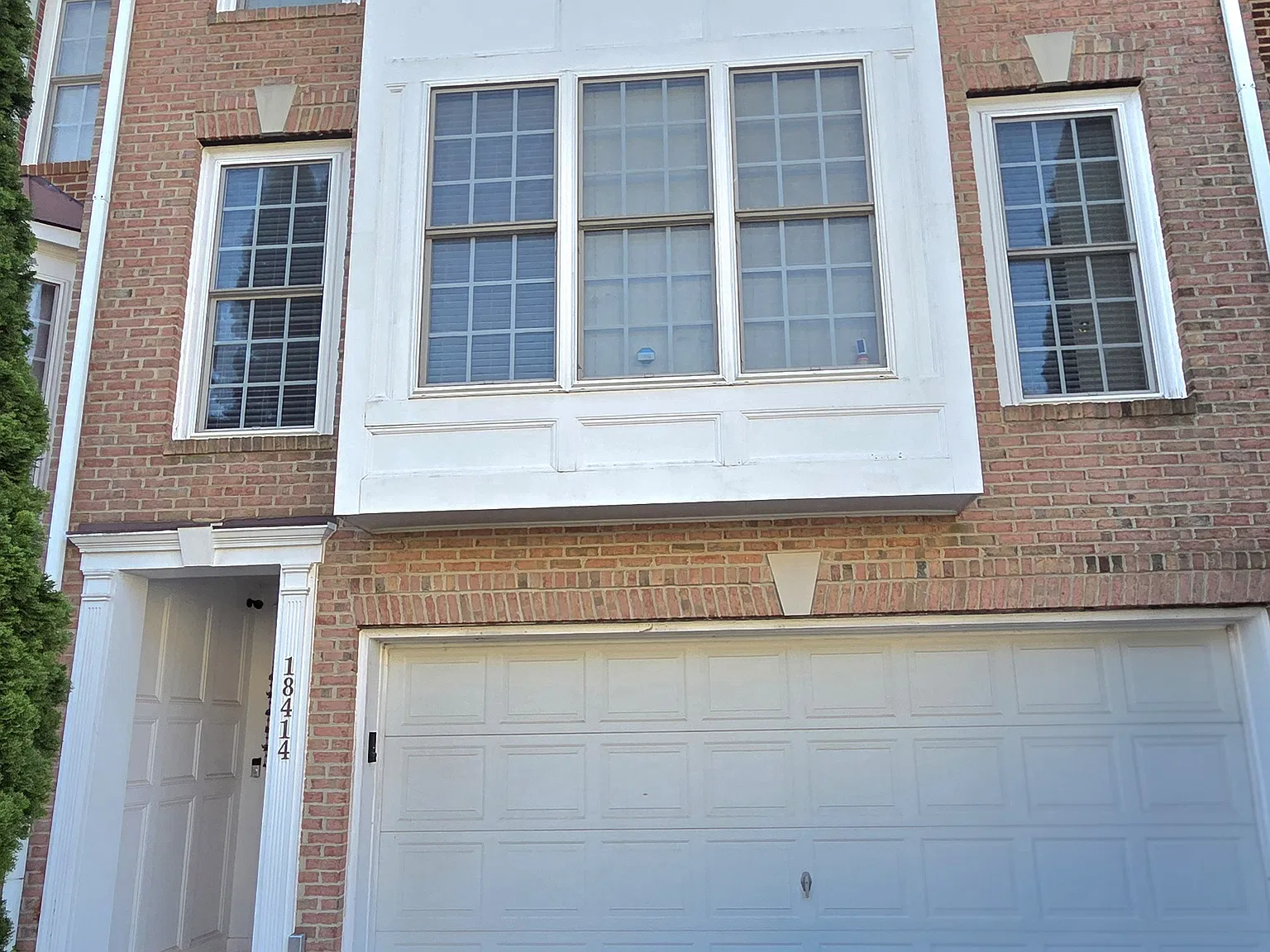 3 bed, 2316 sqft, $3,300 — Photo 2