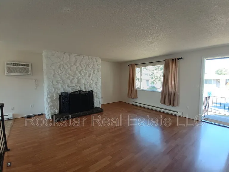 702 E Bridgeport Ave — Photo 4