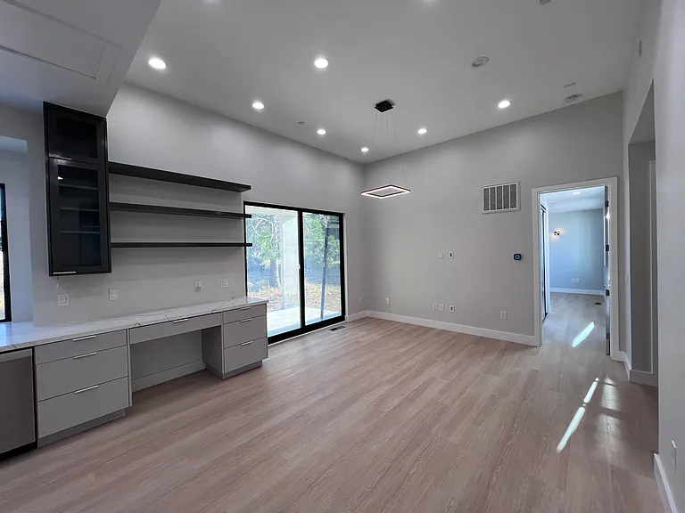 18530B Marshall Ln — Photo 9