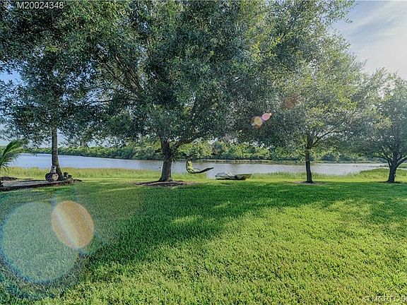 4th image of 525 SW Cyrilla Trl