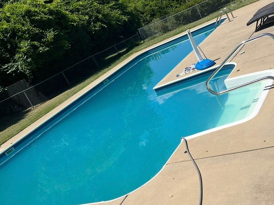 2nd image of 430 Dwirewood Dr