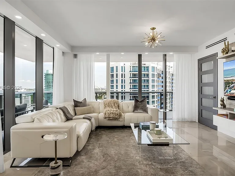 5875 Collins Ave #1807 — Photo 29