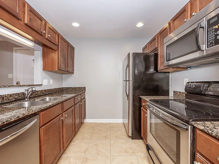2421 Beachview Dr #G-13 — Photo 41