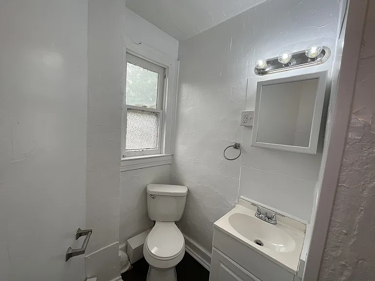 626 S Queen St — Photo 5