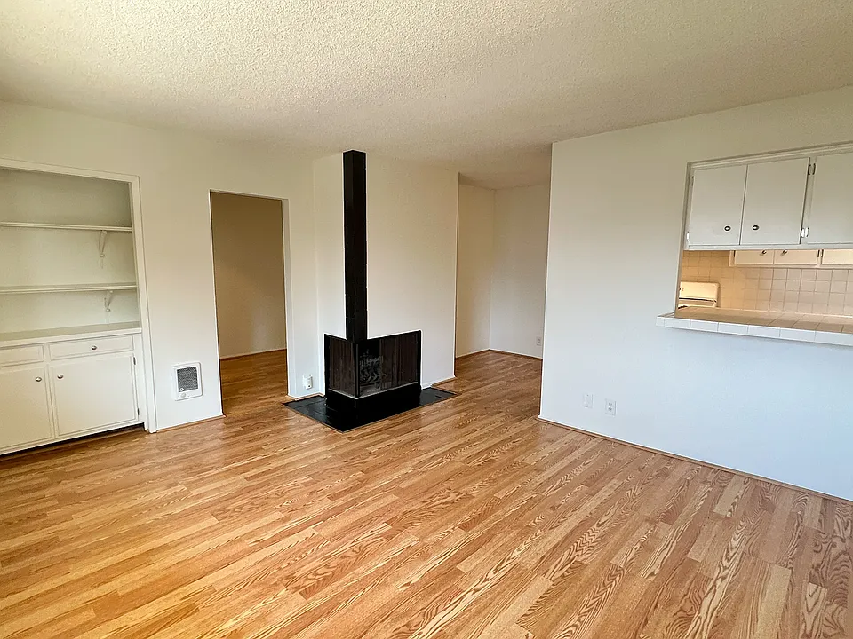 12 Buccaneer St #7