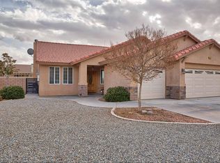 15177 Orchard Hill Ln, Helendale, CA 92342