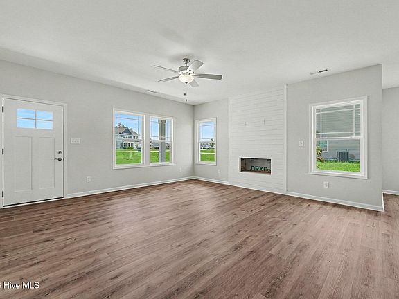 4th image of 213 Tuscany Circle