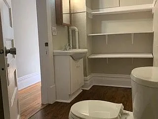 3 bed, 1.0 bath, 1100 sqft, $1,614 — Photo 2
