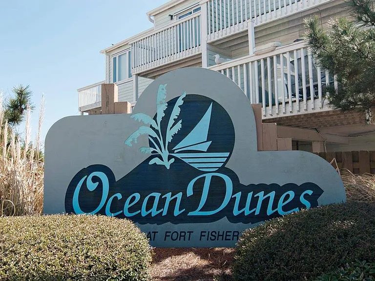 403 Dolphin Ct — Photo 33