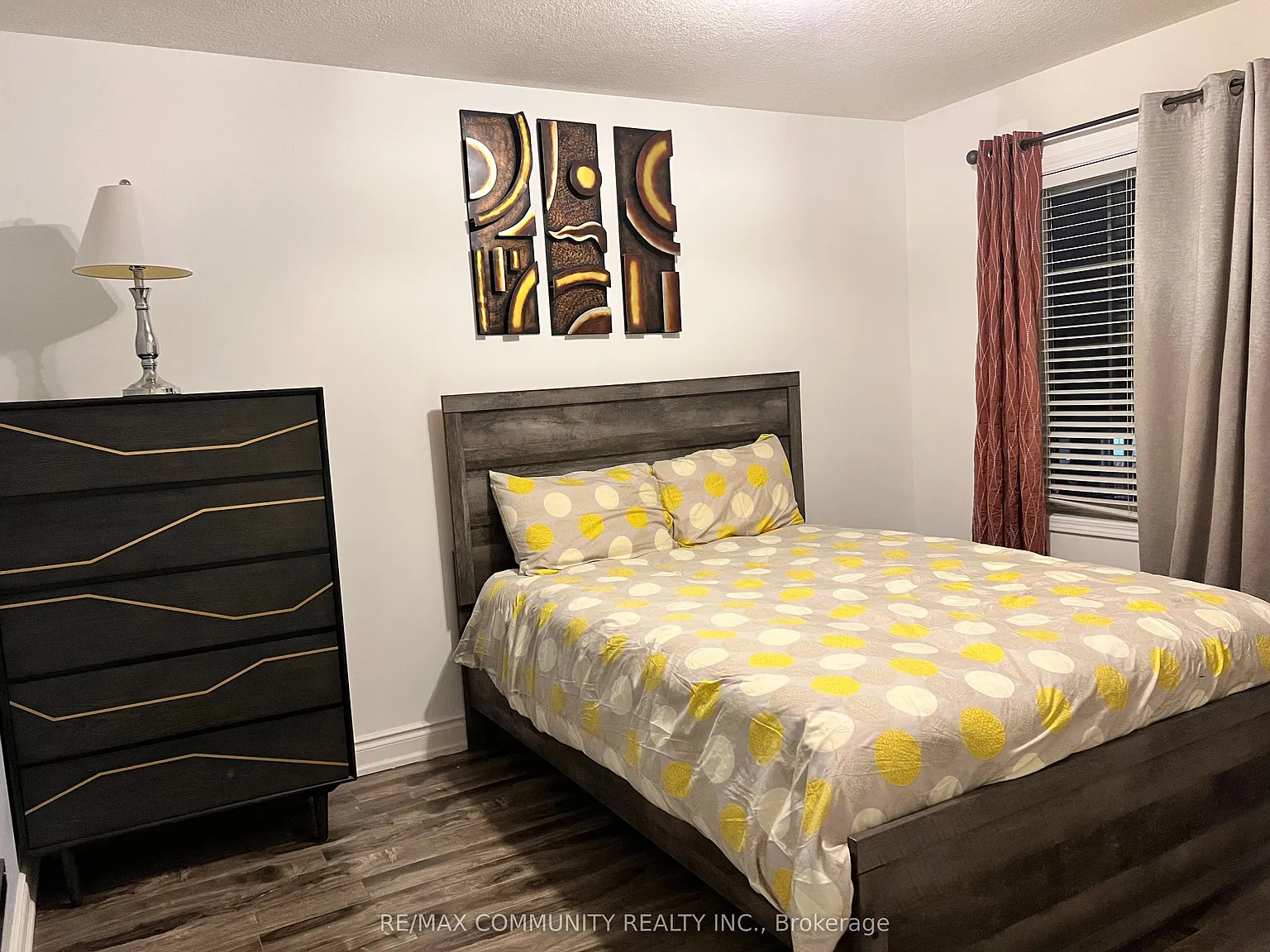 2 bed, $1,000 — Photo 4