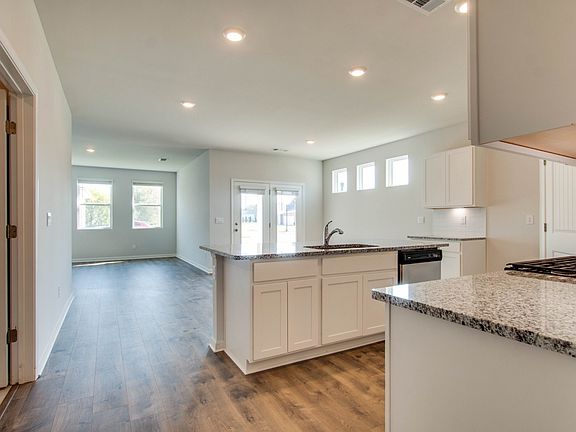 4th image of 1073 Wisteria Dr Lot 37