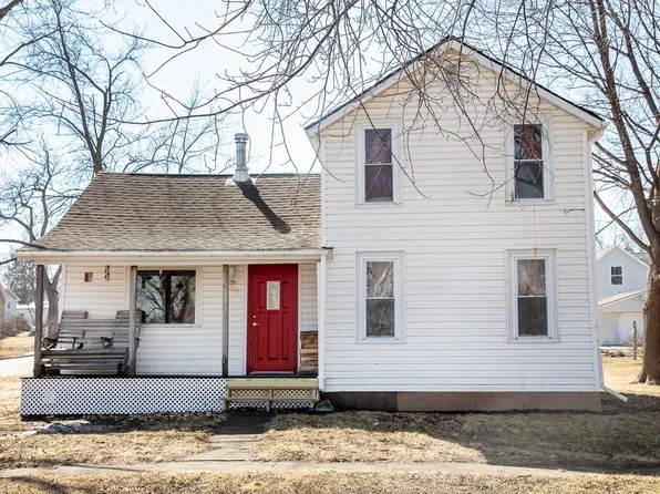 200 W Sycamore St, Dunkerton, IA 50626