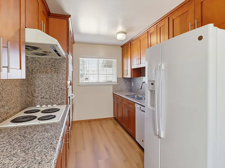 1571 Finch Way — Photo 12