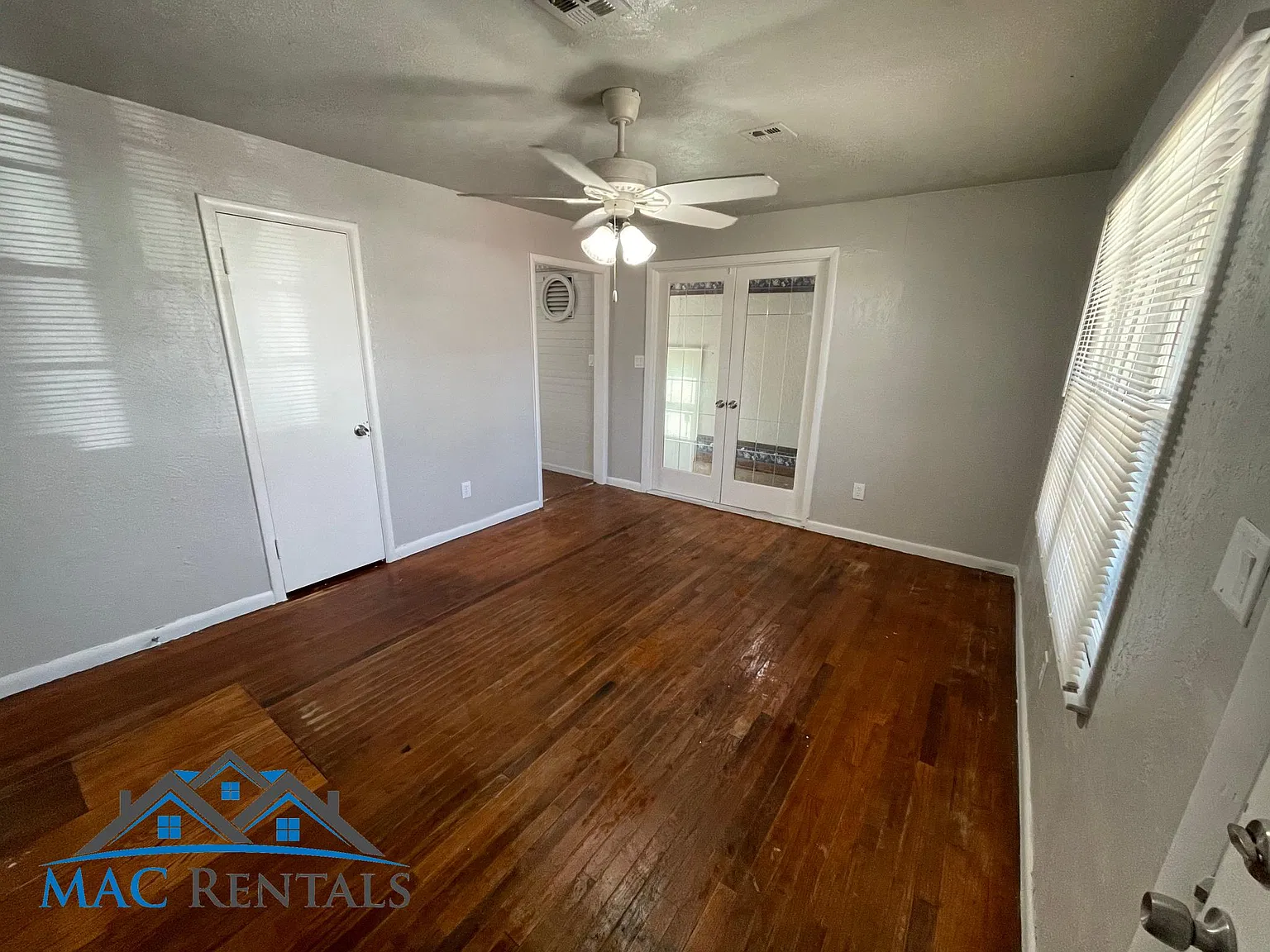 3 bed, 1080 sqft, $1,050 — Photo 2