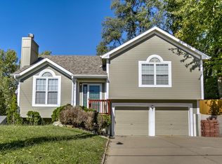 4216 NE 38th St, Kansas City, MO 64117
