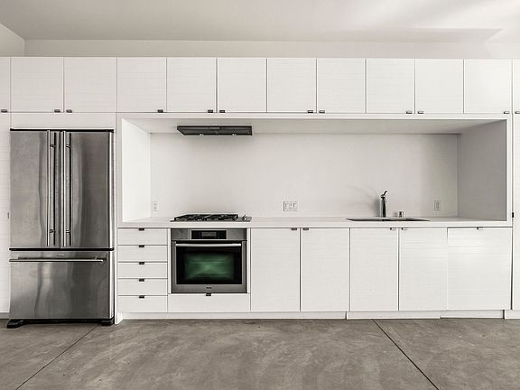 3rd image of 901 Hancock Ave