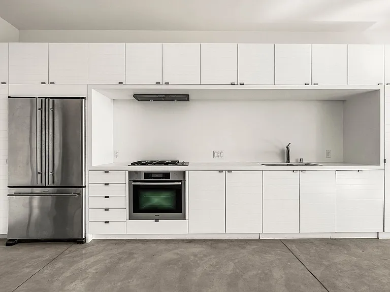 901 Hancock Ave — Photo 3