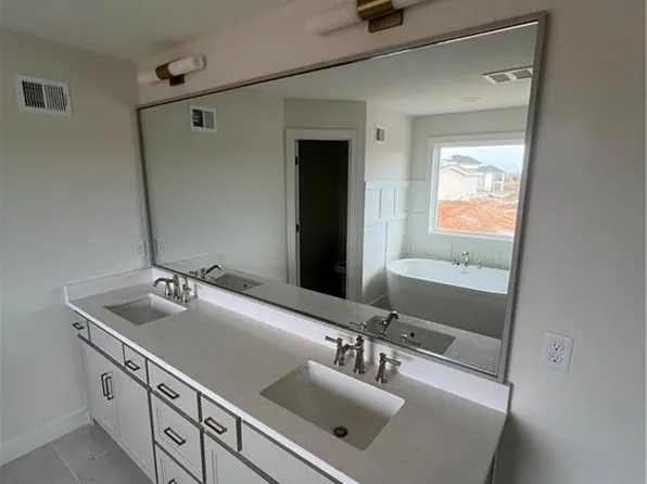 17812 Rainbow Blvd, Overland Park, KS 66085