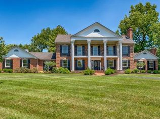 2400 Wexford Woods Ct, Saint Louis, MO 63131