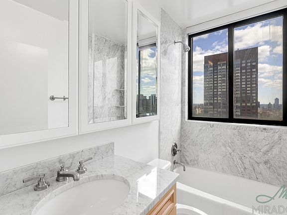 5th image of 145 W 67th St APT 10G