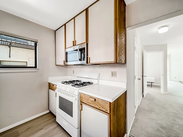 2578 Virginia St #6 — Photo 6