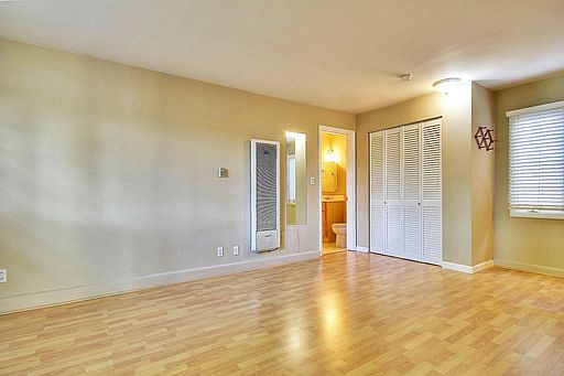 5th image of 909 W Micheltorena St