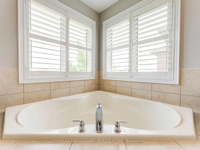 2481 Taylorwood Dr — Photo 29