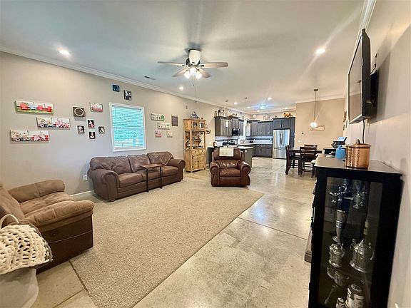 3rd image of 288 Curtis Ln