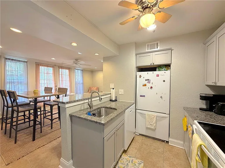 4727 Jarboe St #102 — Photo 9