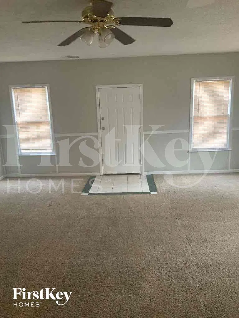 3 bed, 2.0 bath, 1876 sqft, $2,175 — Photo 2