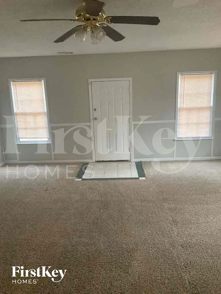 Photo 2 of 14 - 175 Planters Walk - Locust Grove, GA Building Photo - 175 Planters Walk