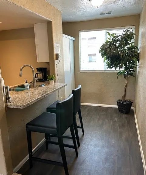 Kitchen eating nook